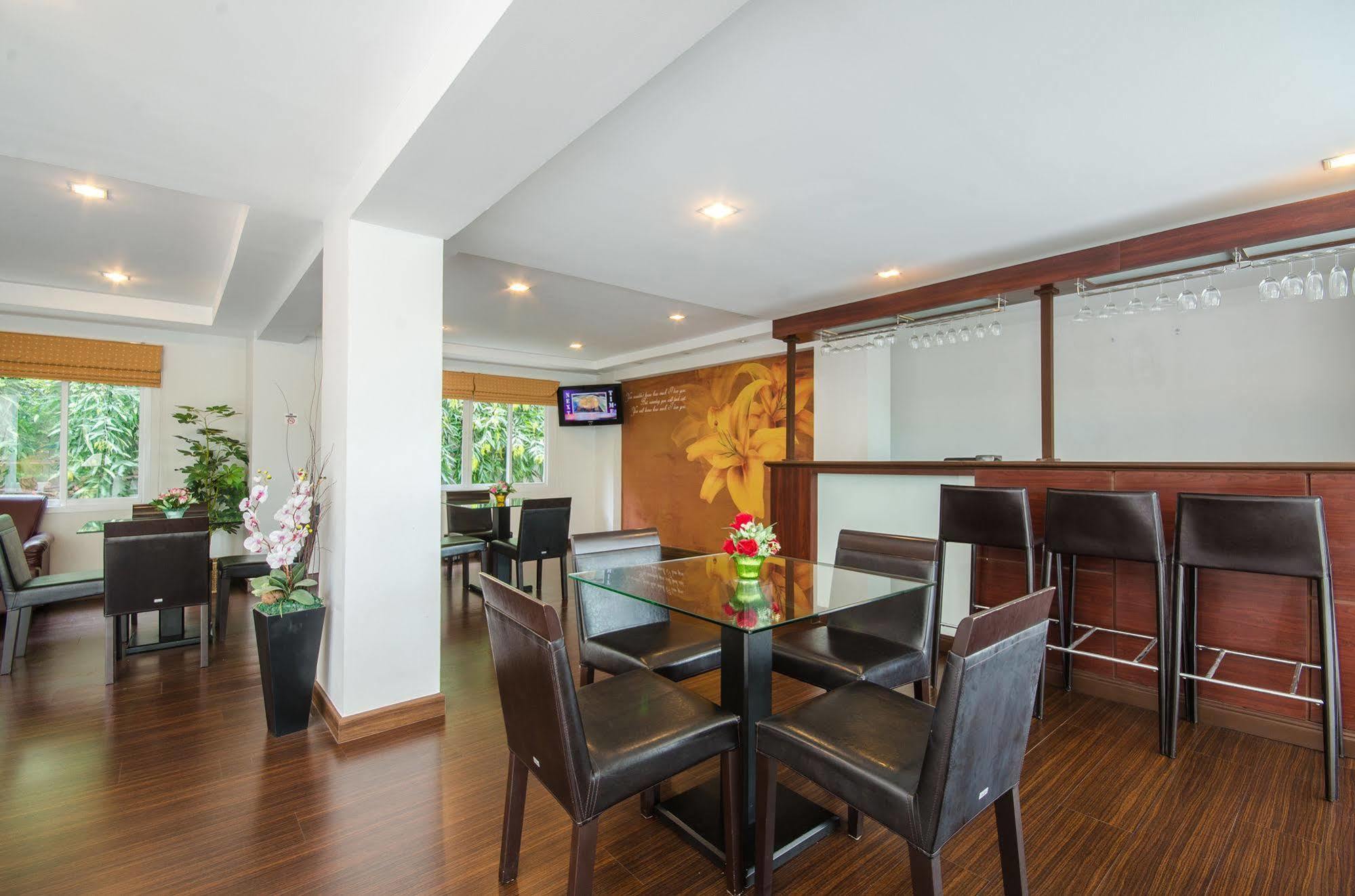 The Platinum Suite Banguecoque Exterior foto