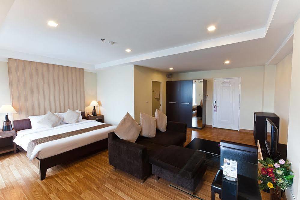 The Platinum Suite Banguecoque Exterior foto