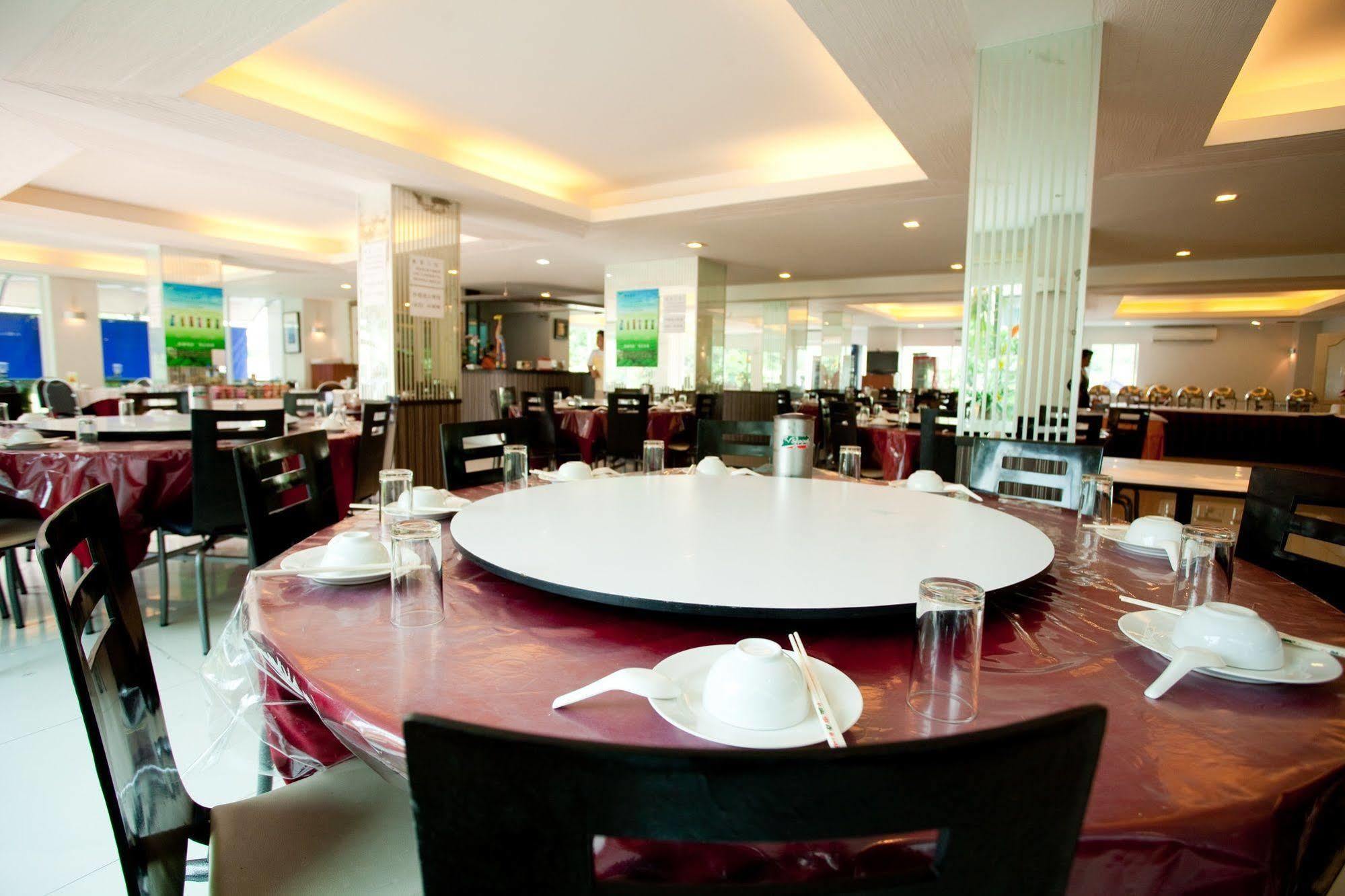 The Platinum Suite Banguecoque Exterior foto